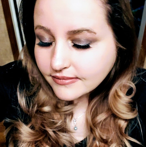 Meet your Posher, Monica - Picture 1 of 1